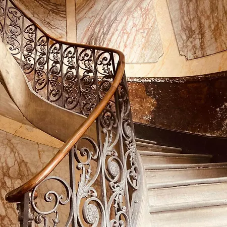 Escalier D'or Conciergeriedamecarcas Apartman