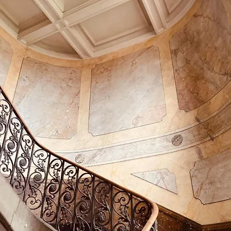 Escalier D'or Conciergeriedamecarcas Carcassone