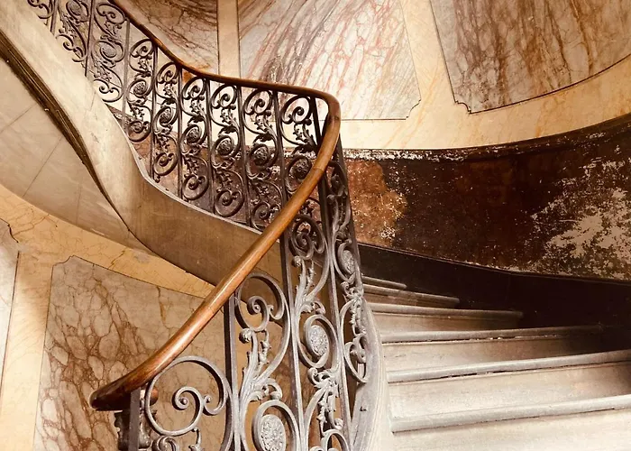 Escalier D'or Conciergeriedamecarcas Apartamento